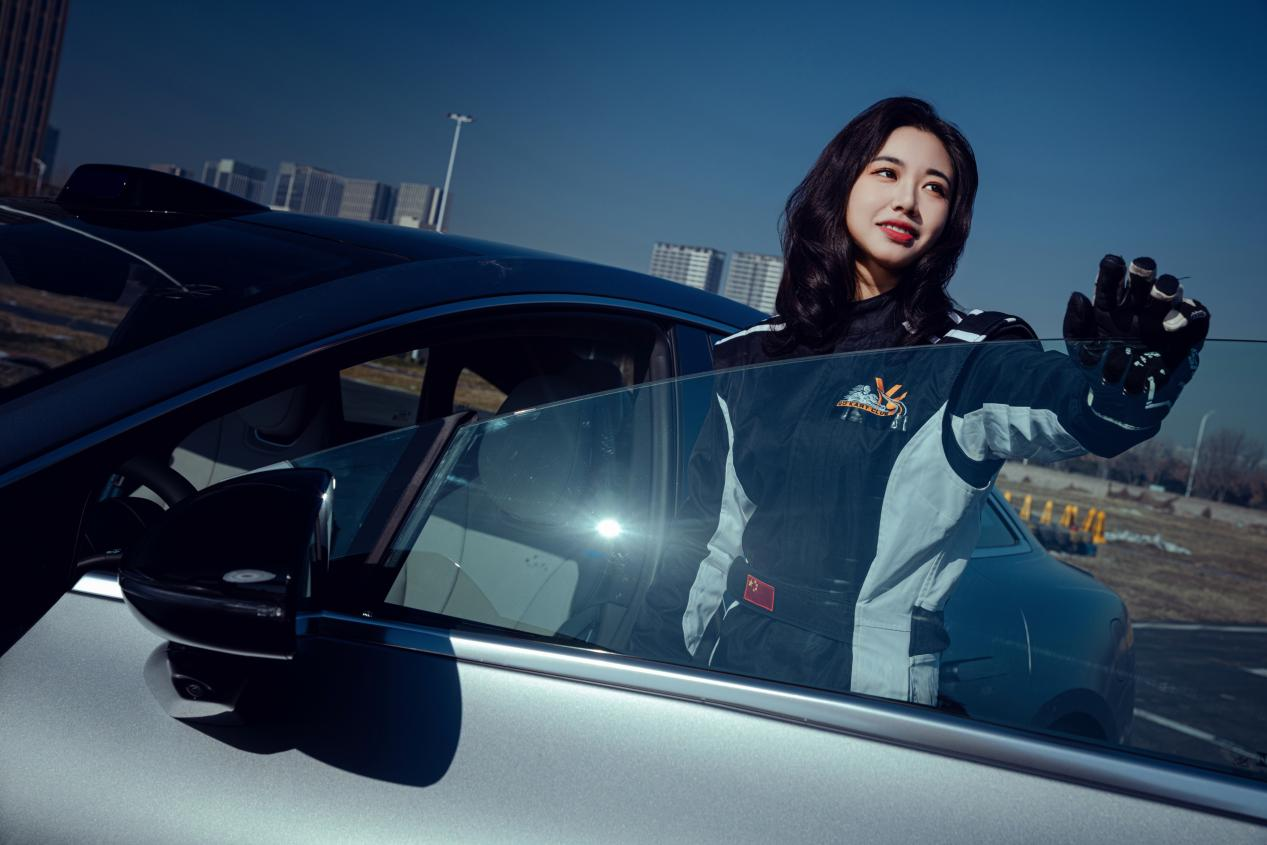 新时代新青年丨下班以后我是那个女赛车手