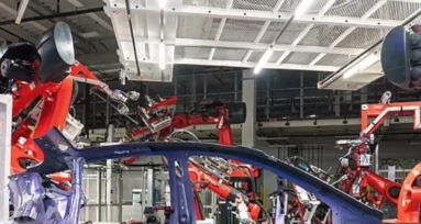 特斯拉工厂被曝机器人袭击工程师，金属爪子刺进背部