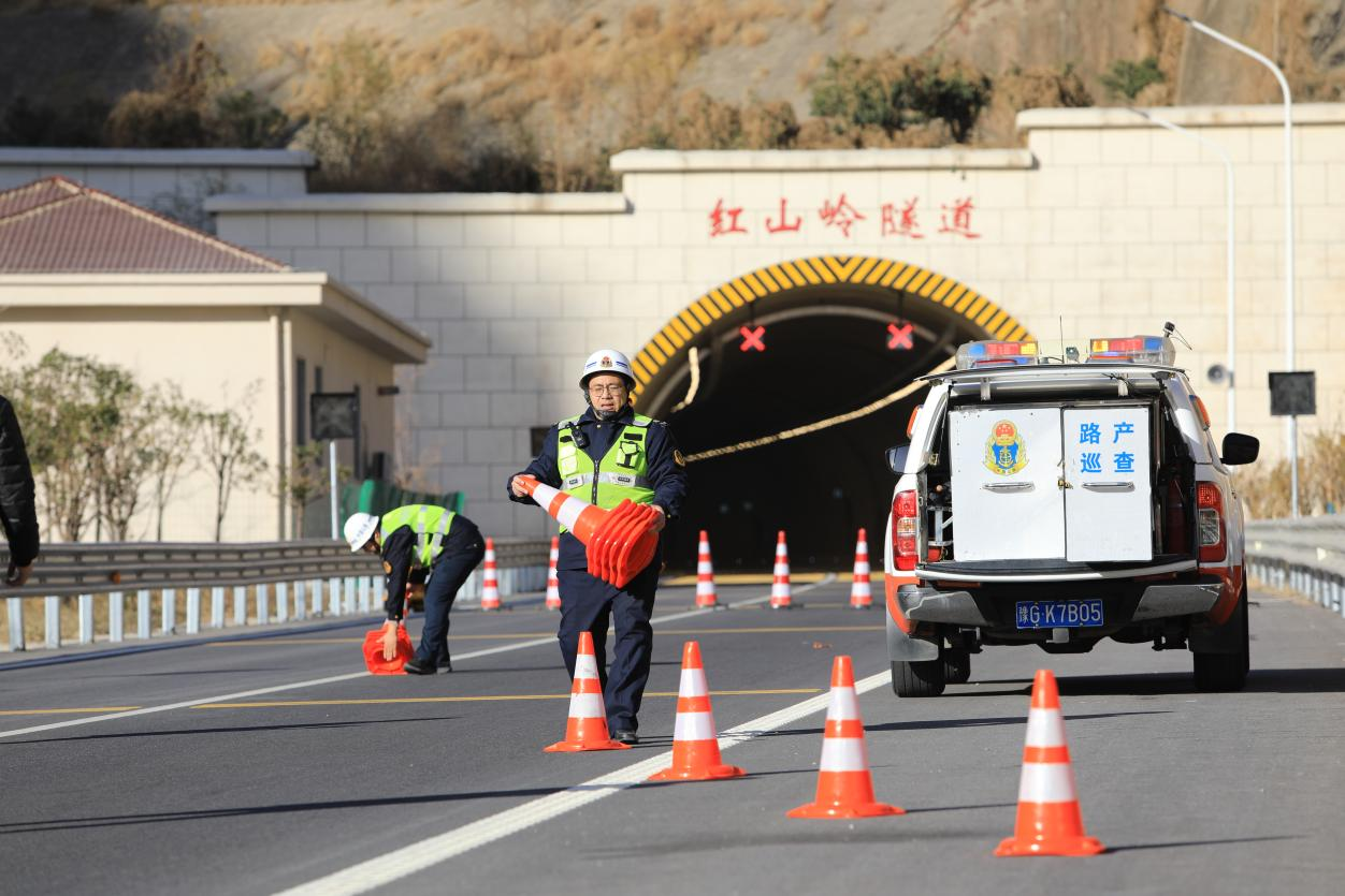 河南多部门联动开展危化品泄露应急救援演练