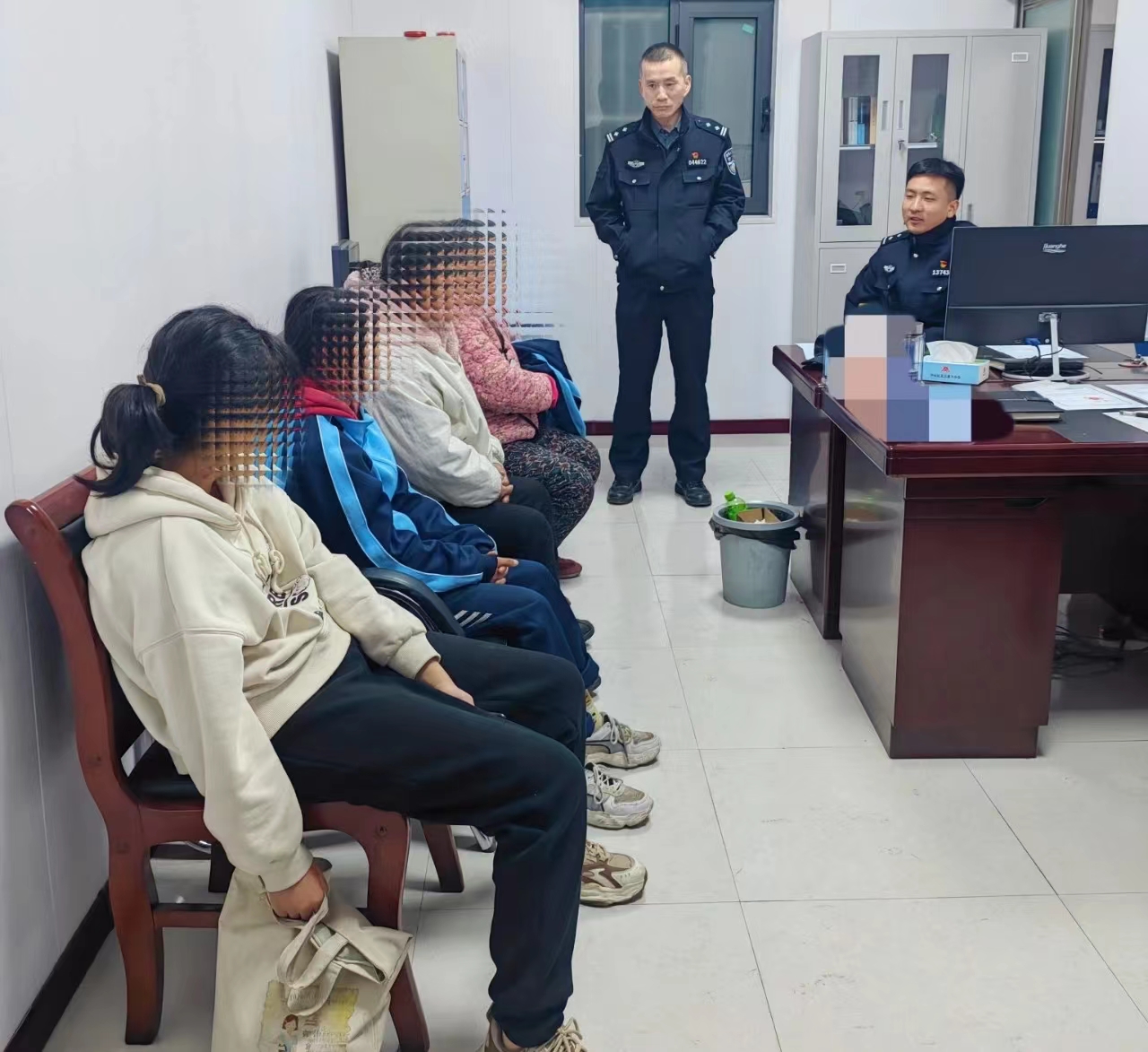 俩孩子结伴离家出走民警全力调查帮寻回
