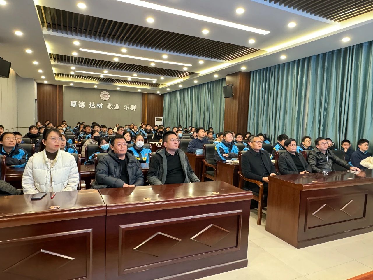郑州市二七区实验中学举行拔尖创新人才培养核心校揭牌仪式