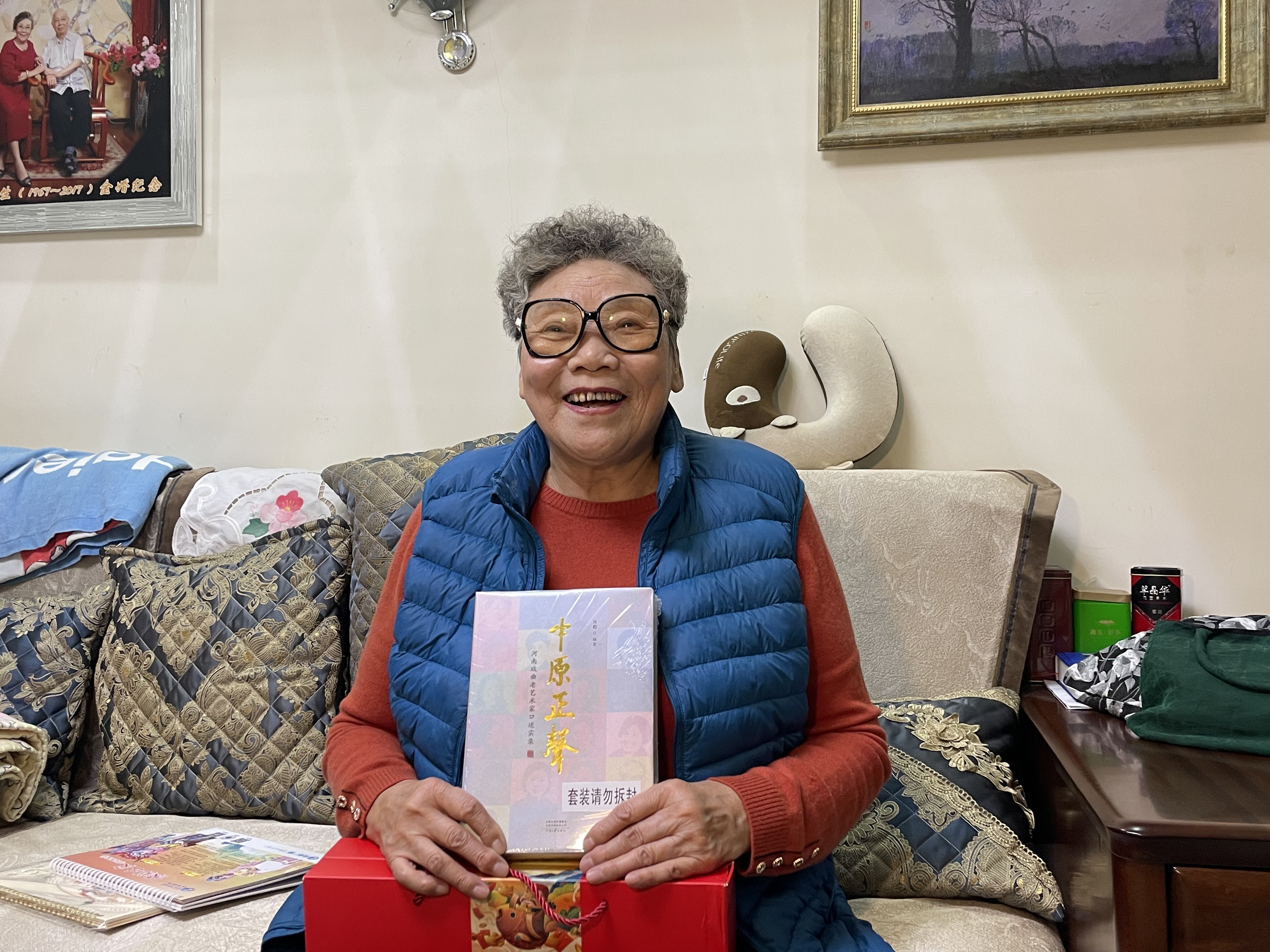 李丽,杨利红来到83岁的豫剧常派名家,戏曲教育家孙玉菊老师的家中