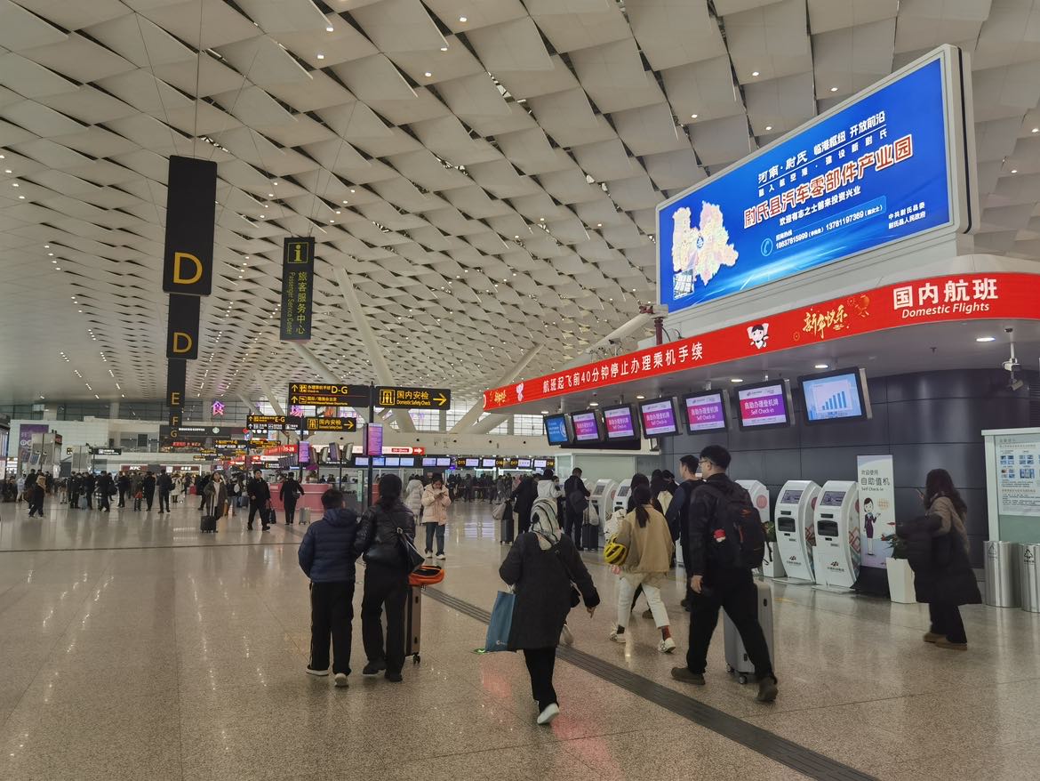 元旦假期郑州机场发送旅客20万人次