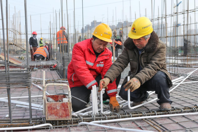 局负责人王松汇介绍,2024年元旦期间,尉氏多个建设工地工人们坚守岗位