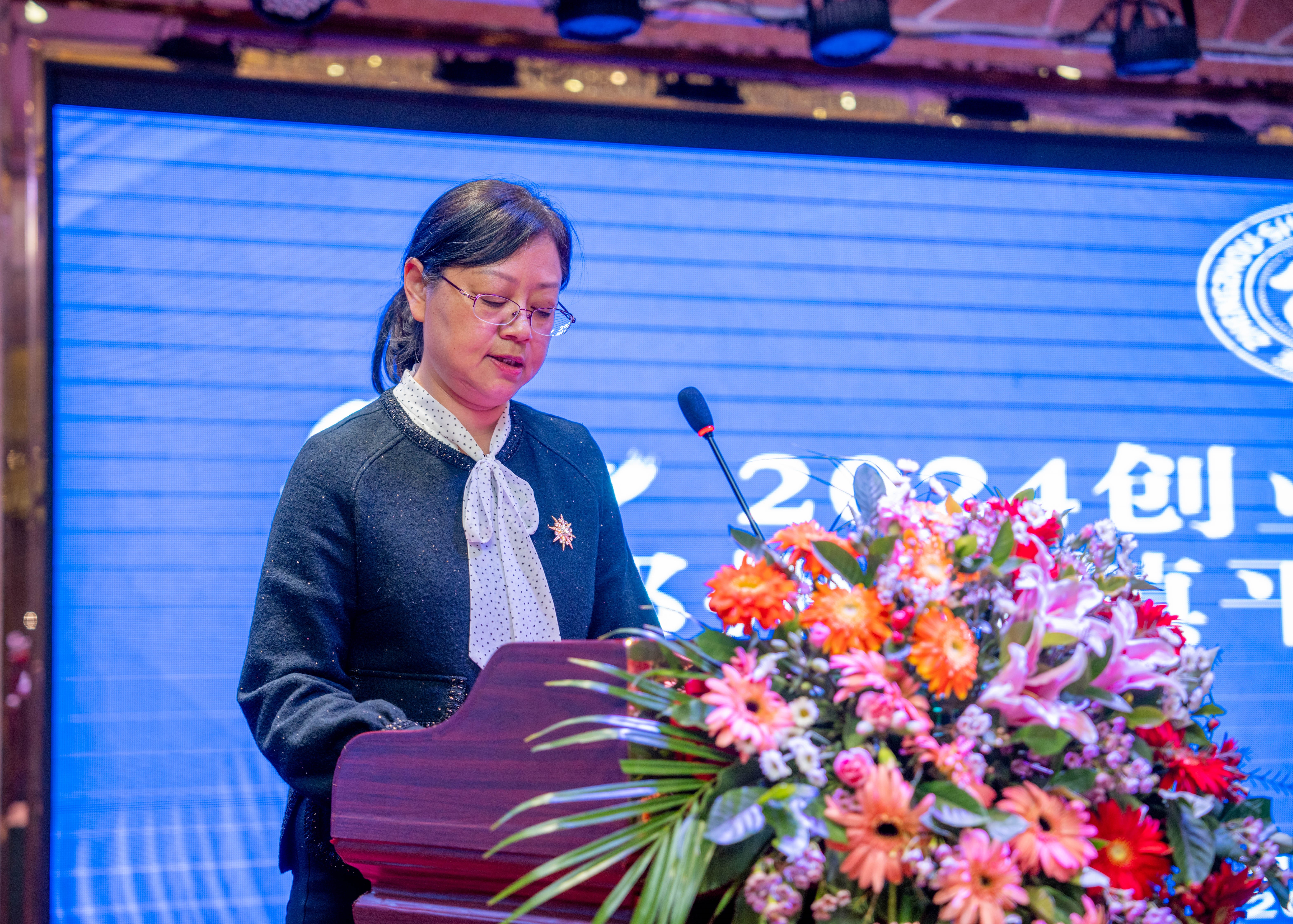 首页>镇平县融媒体中心>正文>镇平县人民政府县长黄静亲临现场祝贺并