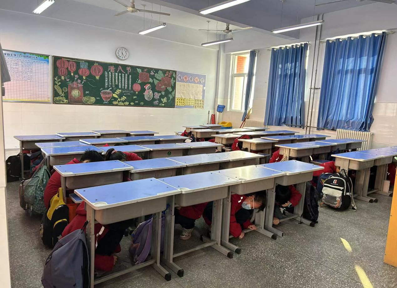 以“练”筑防！鹤壁经济技术开发区开展防震减灾应急疏散演练