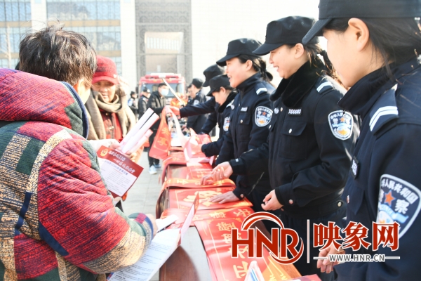 浚县开展“110宣传日”集中宣传活动