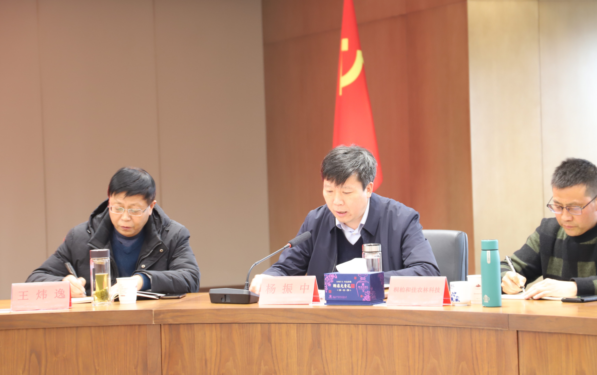 首页>产经观察>正文>会上,南阳市商务局局长杨振中先行介绍了全市酒