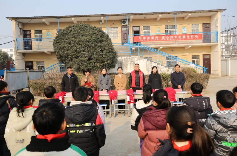郑州慈善“爱心织女团”巧手织暖冬 温暖乡村儿童心