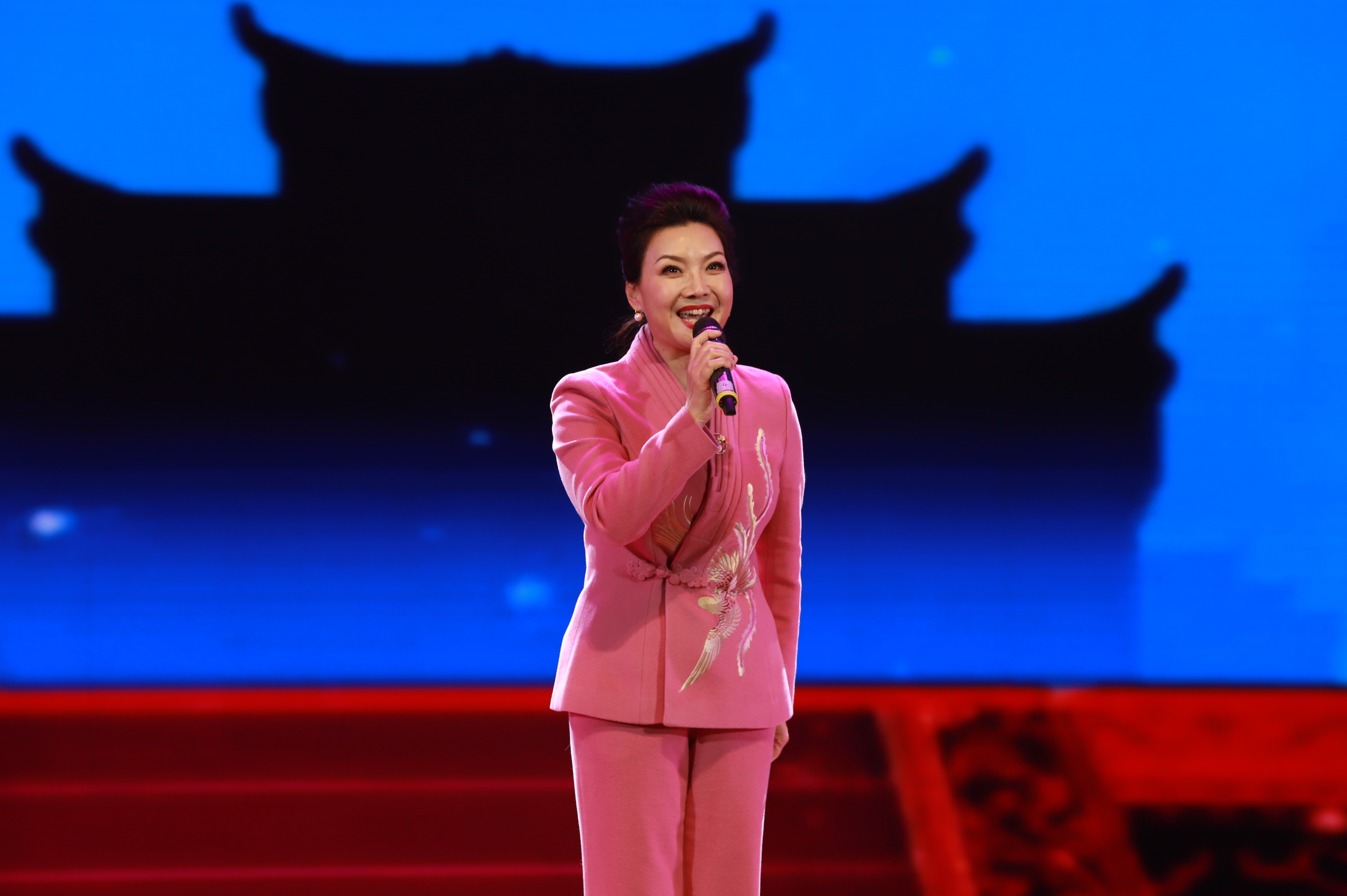 首页>河南戏曲广播>正文>著名曲剧表演艺术家刘艳丽表演曲剧《风雪配