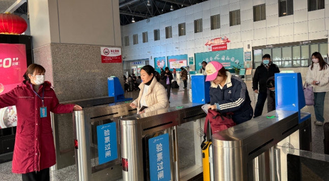 雪后天晴 郑州大部分长途班线恢复正常