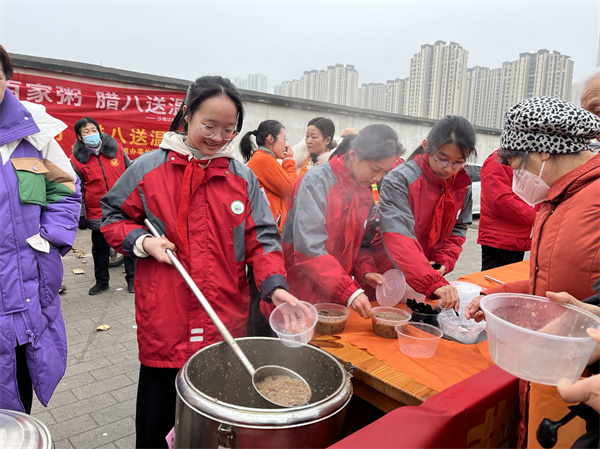 管城区二里岗小学： 温暖腊八传承文化
