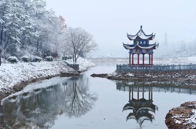 首頁>泌陽縣融媒體中心>正文> 銅山銅山湖森林公園巖生植物園盤古山