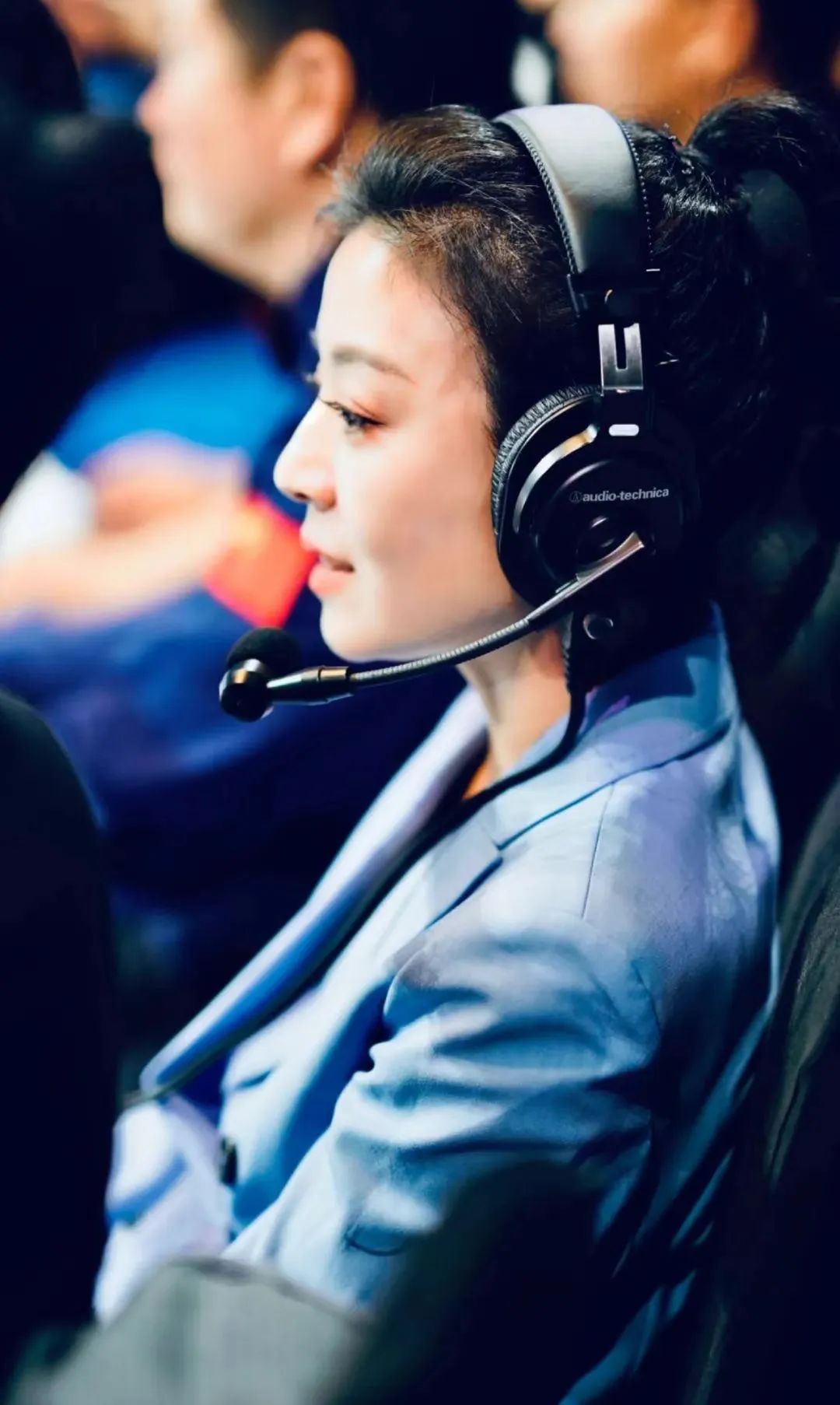 广播的主持人,播音主持专业出身,常年解说《武林风》与《武林笼中对》