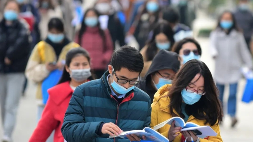 新春走基层丨“天上”黄河“点亮”AI智慧电站