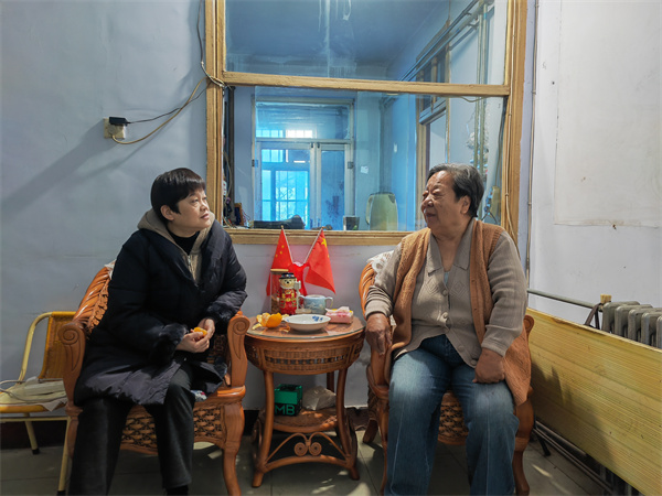 郑州市管城区五里堡小学开展走访慰问退休老教师活动