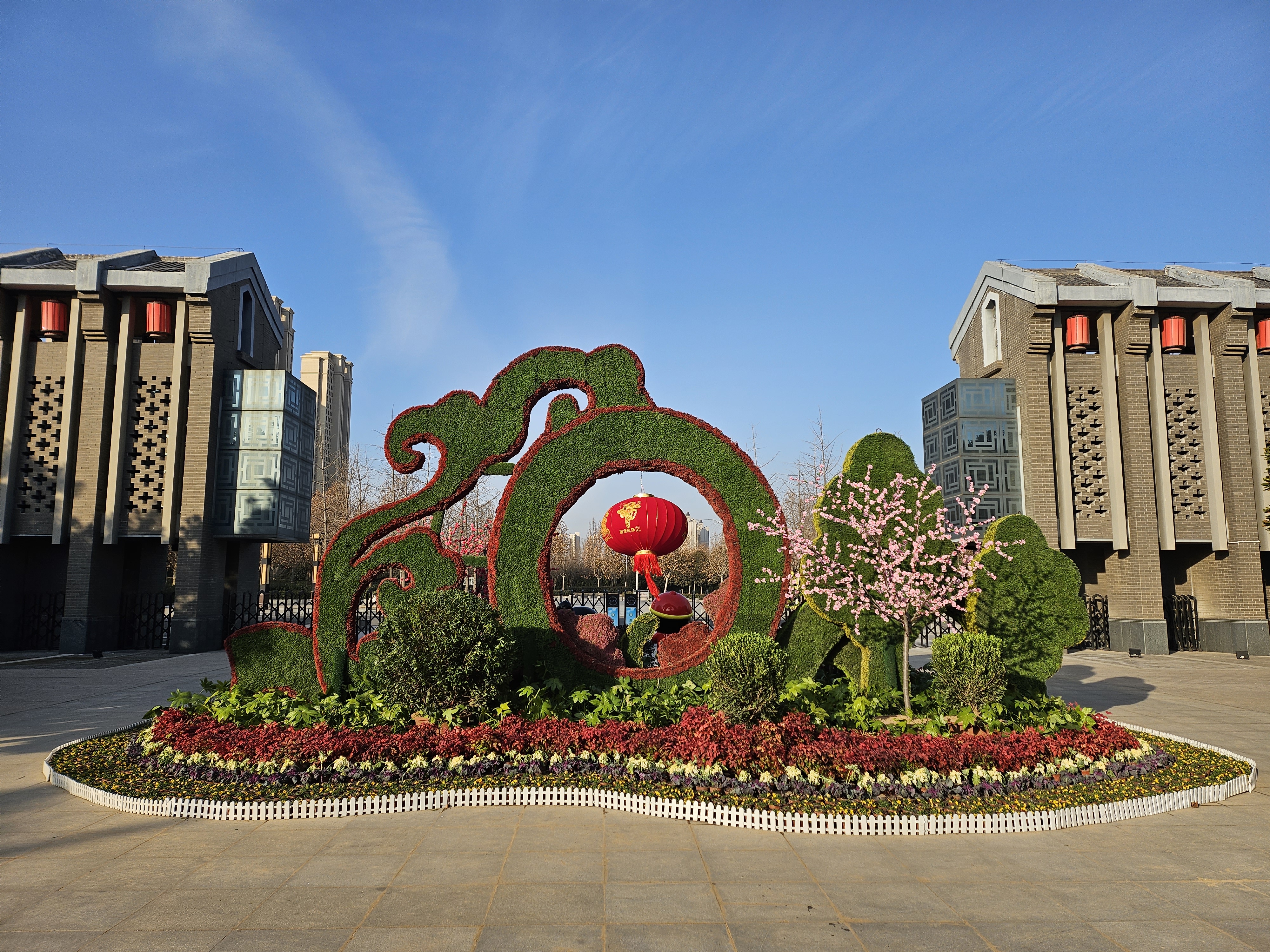 福娃迎新春龙腾呈祥瑞郑州南环公园扮靓城市容颜