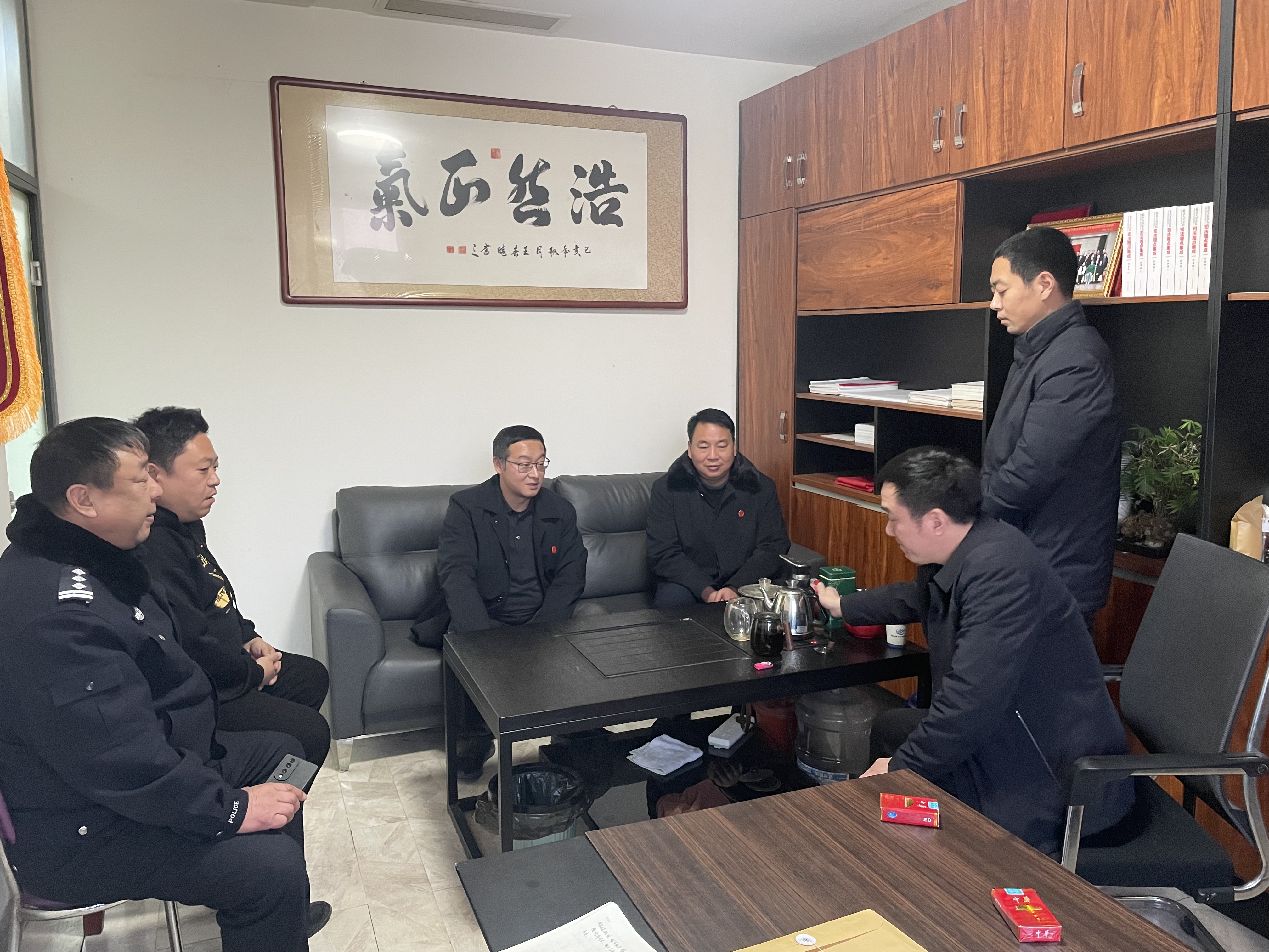 上门纳谏集良策良性互动促发展南召法院到律师事务所走访