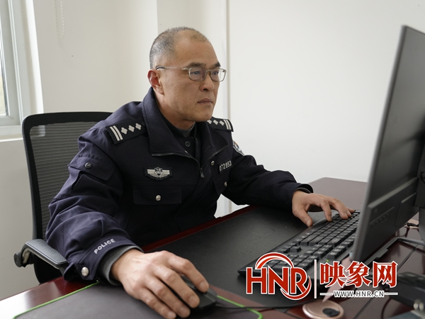 驻马店市公安局高新区分局：扎根基层的“老黄牛”警长李宏志