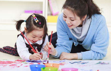 手工活动“点燃”幼儿创造性思维