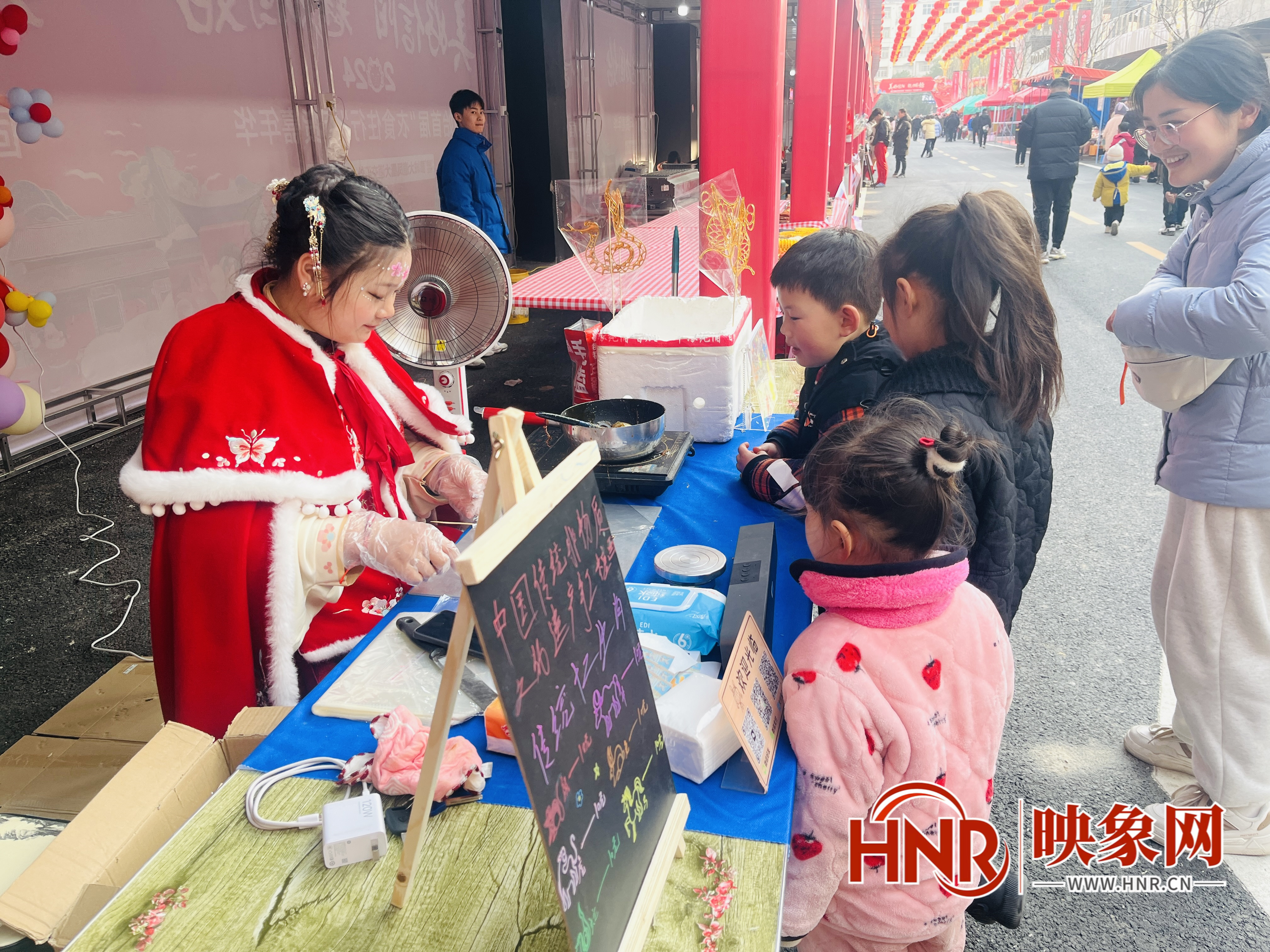 固始县首届“衣食住行”年货嘉年华展会热闹登场