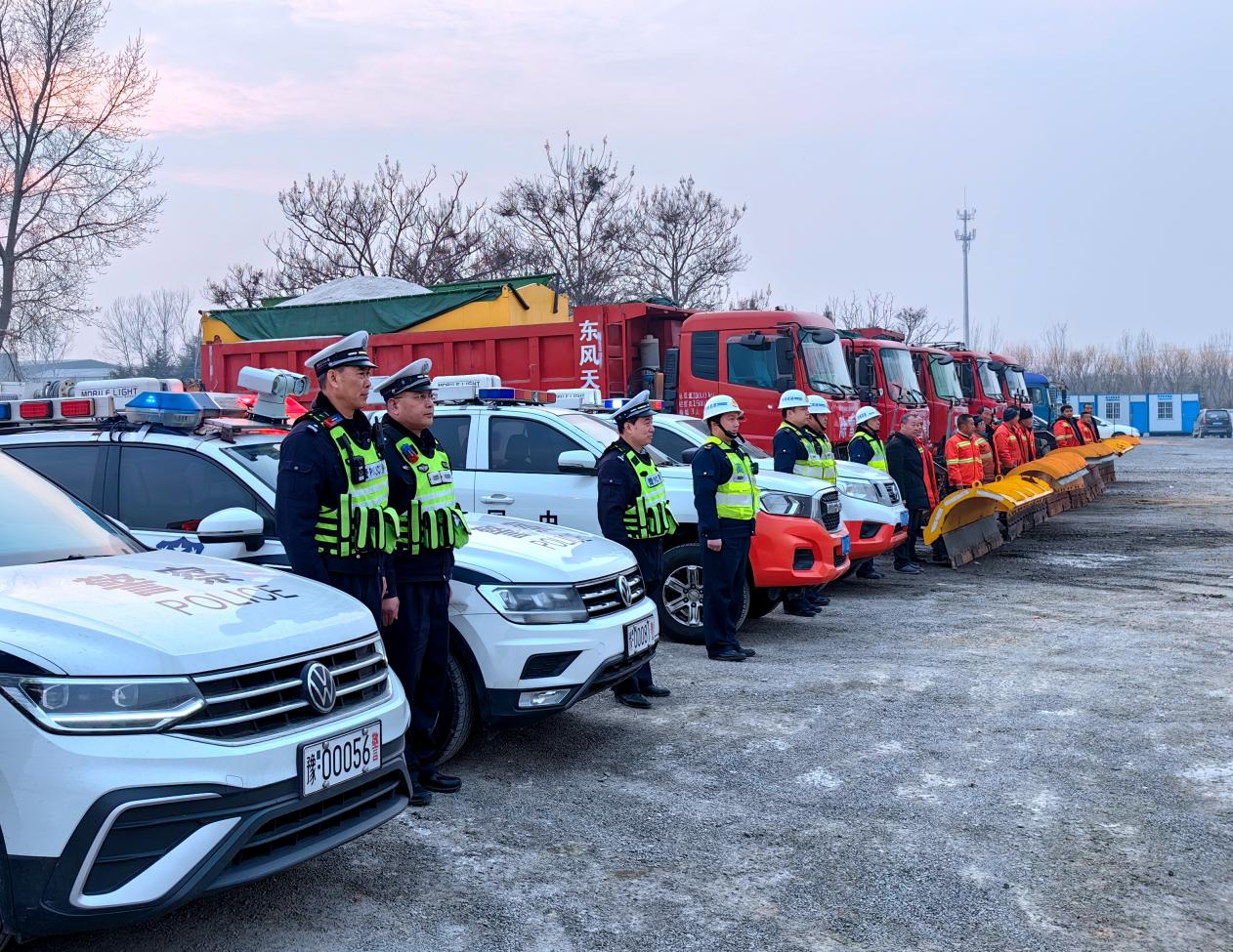 暴雪来袭河南高速交警提前部署应急联动全力迎战强降雪