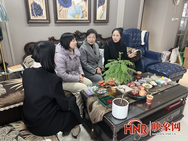 商丘市妇联慰问市城管局“最美军嫂”王越炜
