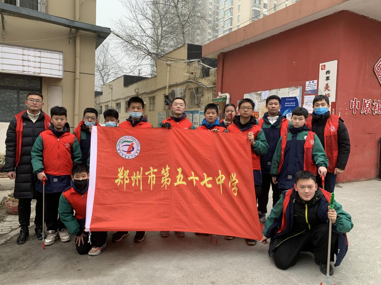 新春送春联庆贺中国年郑州57中迎新春志愿服务活动