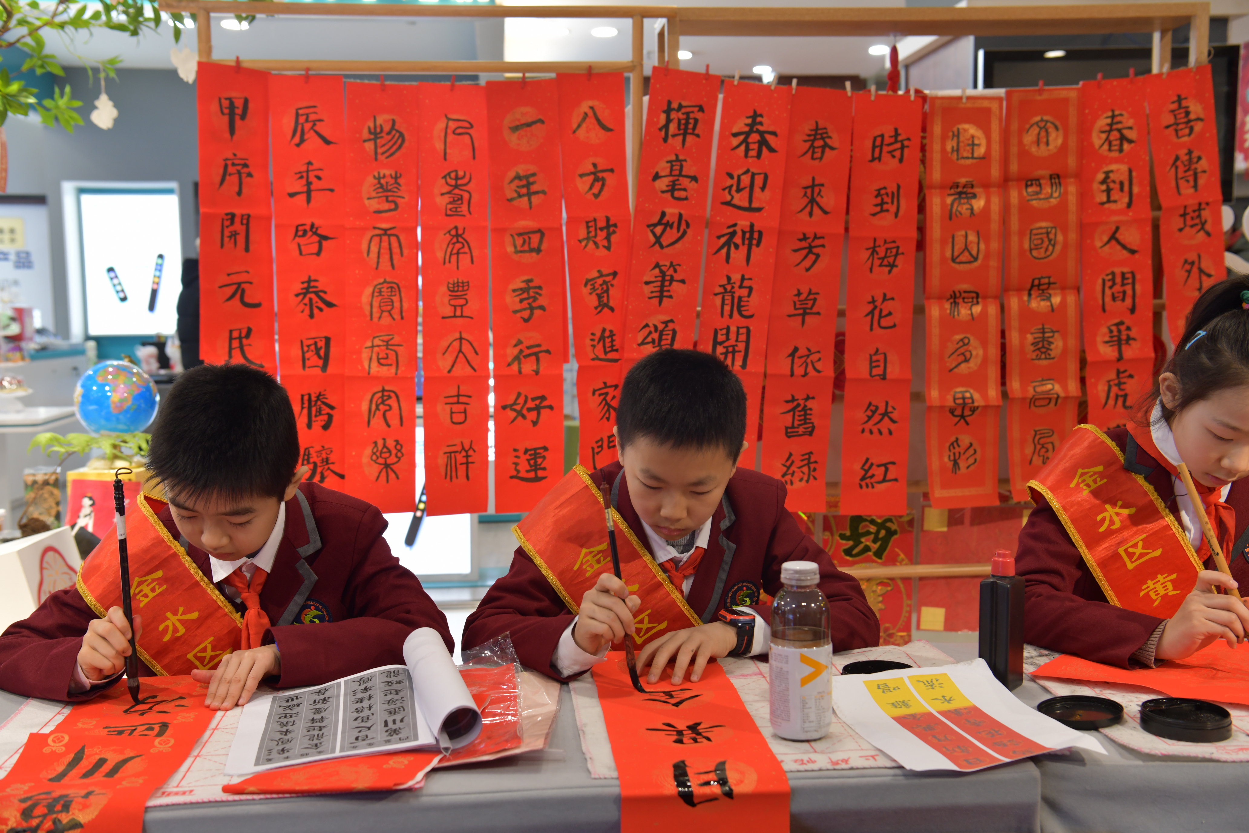 黄河路第一小学龙年春联书写活动