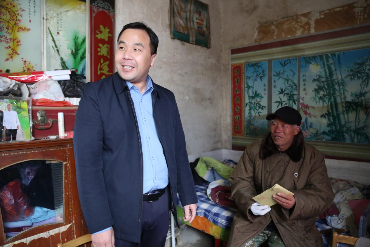 首页>河南法治报道>正文>春节将至,岁寒情暖.