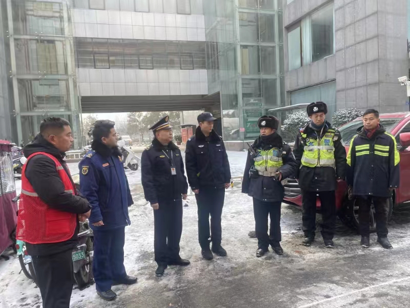 郑州交警六支队多部门开展消防通道治理打通生命通道