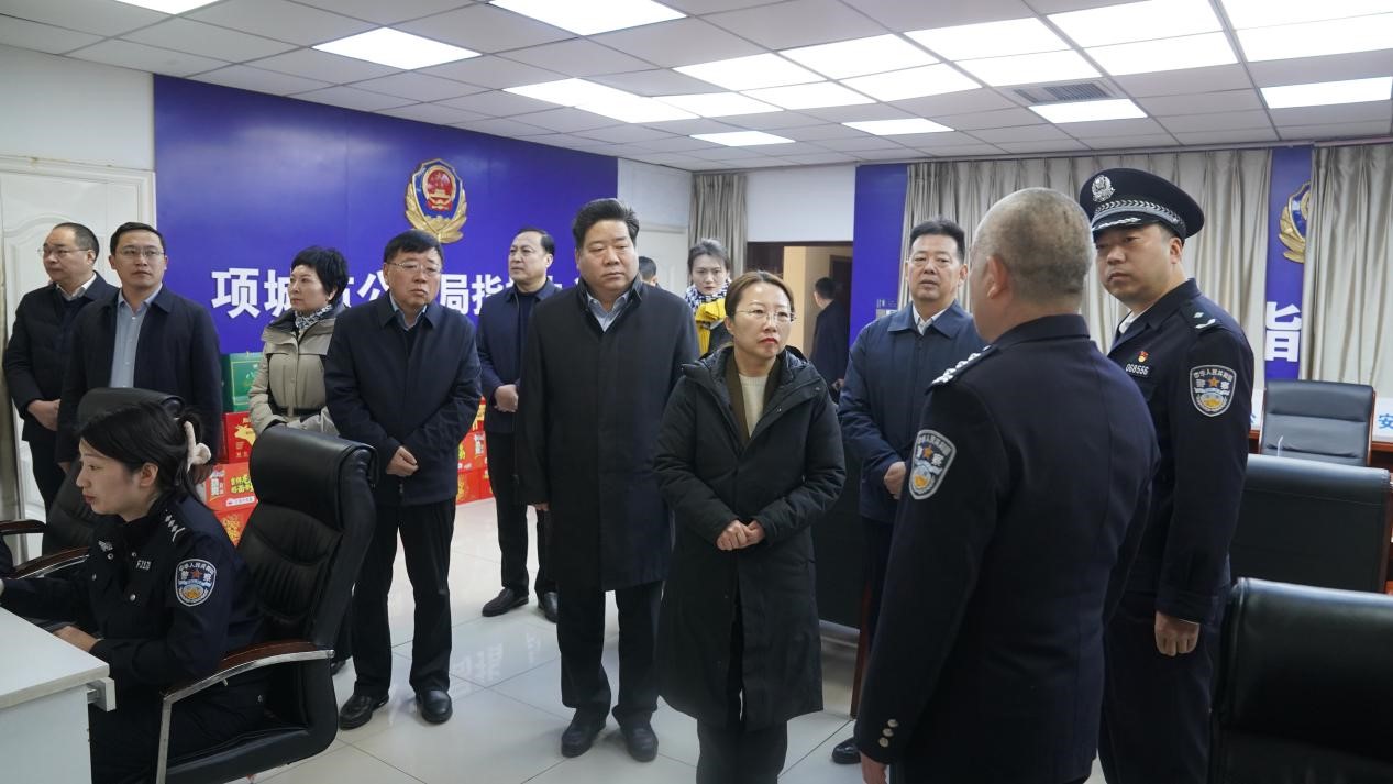周口项城赵丹同志看望慰问执勤一线公安民辅警