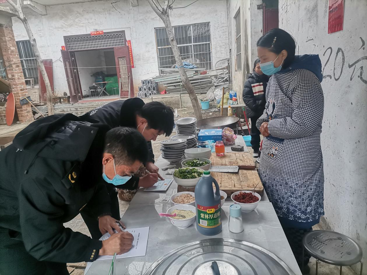 下一步,宝丰县市场监督管理局将持续安排专人对会场及周边商户小摊点