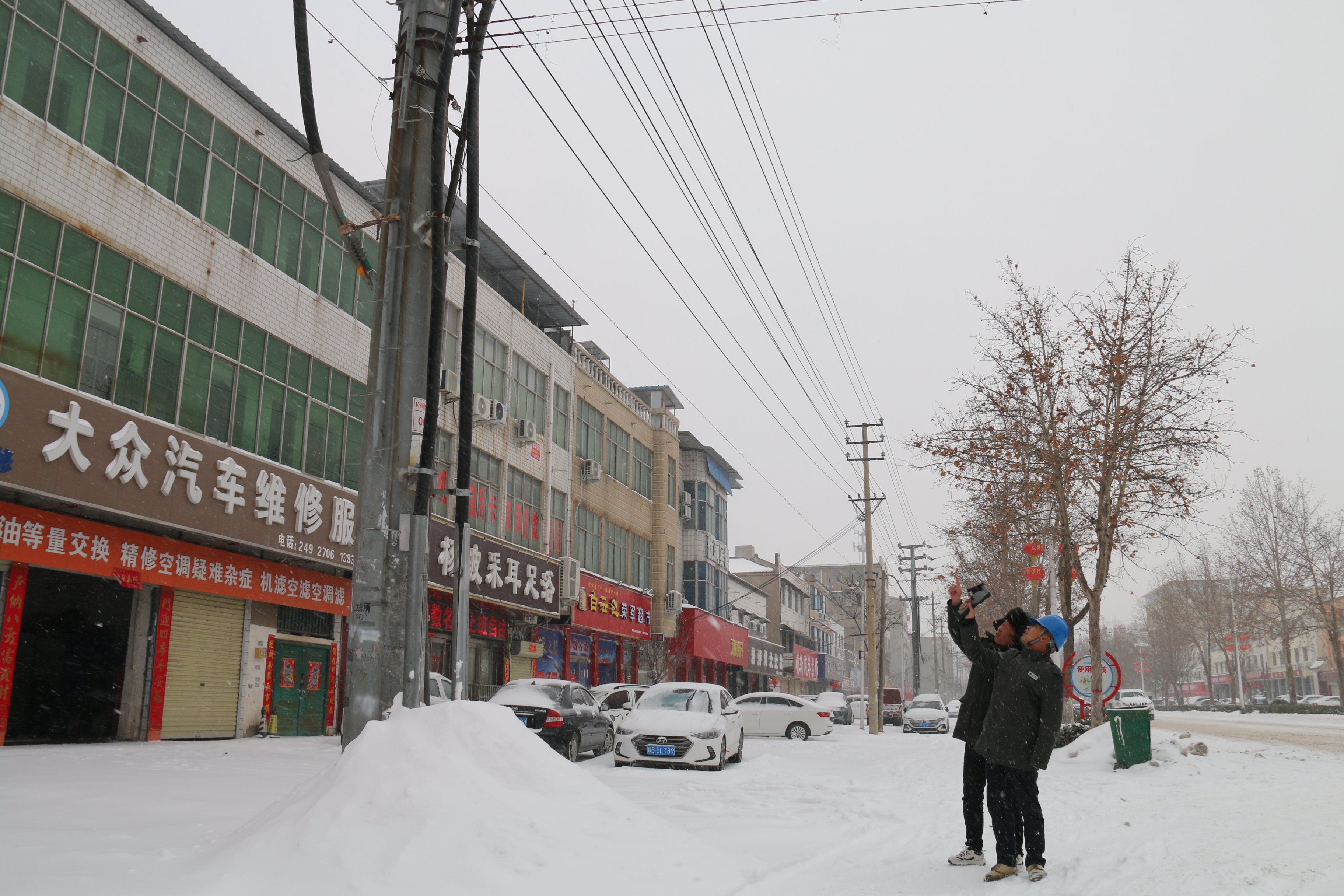 国网通许县供电公司迎风踏雪全力保供