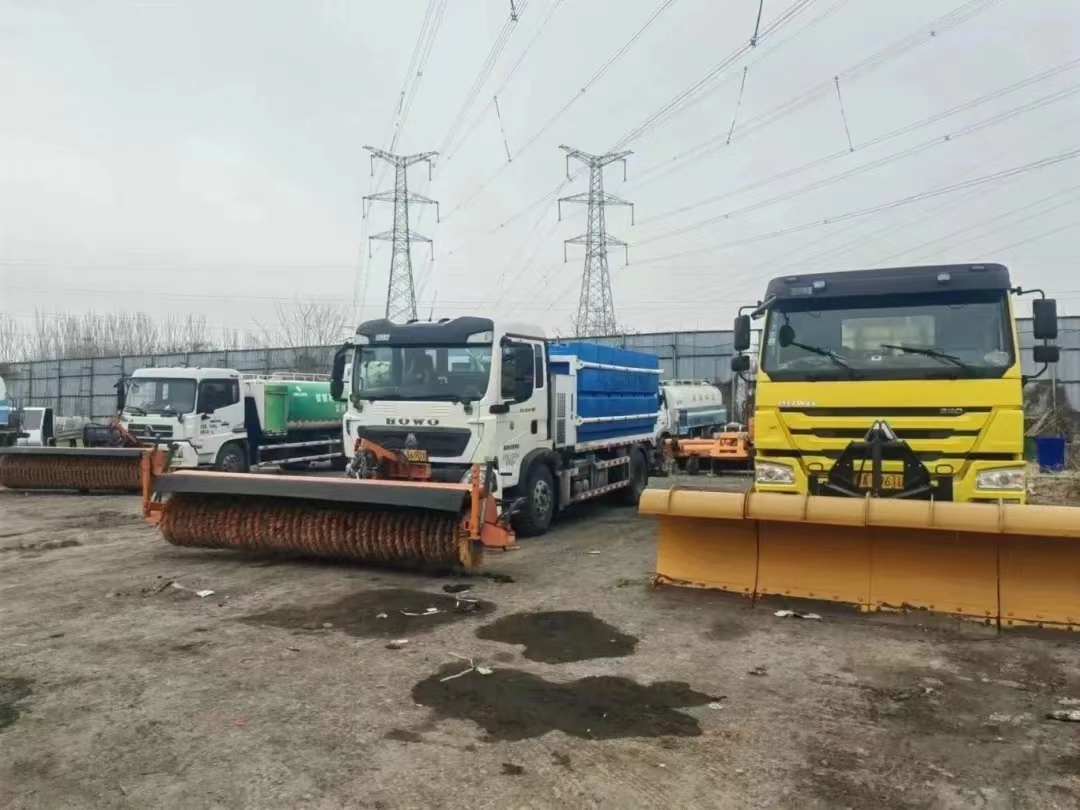 以雪为令铲冰除雪保通行