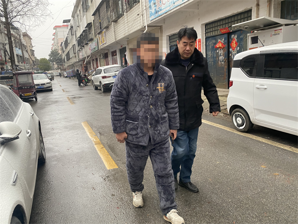 社旗法院联动公安擒老赖逃避执行终被拘