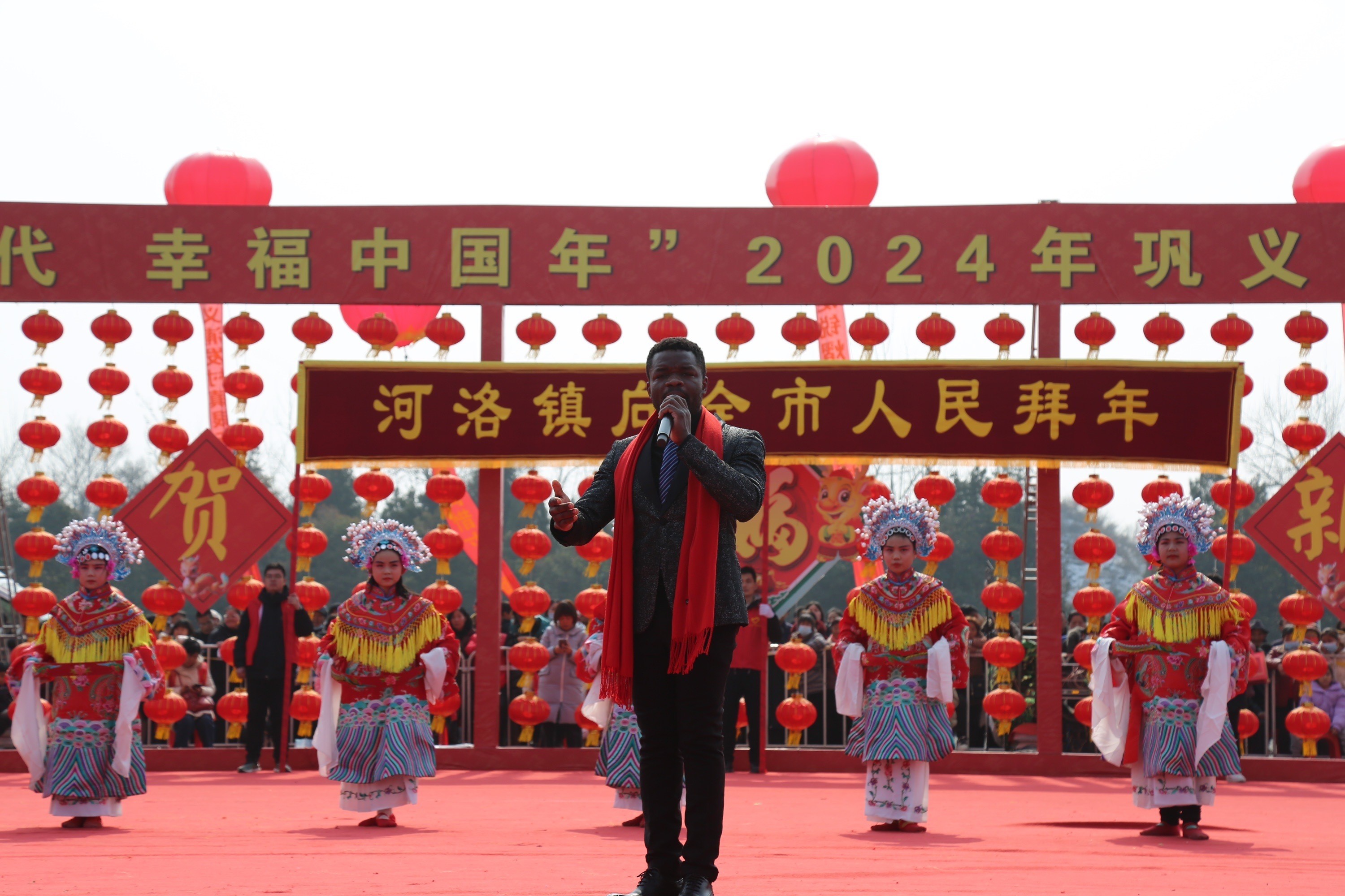 香玉精神代代传扬香玉小学的小戏迷们和国际友人刘汴京梦幻联动共同
