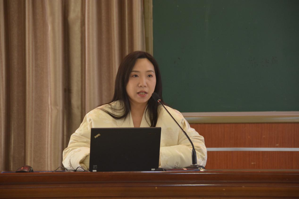 德育副校长李柯从开学常规训练,班会安排等角度对新学期德育工作做出