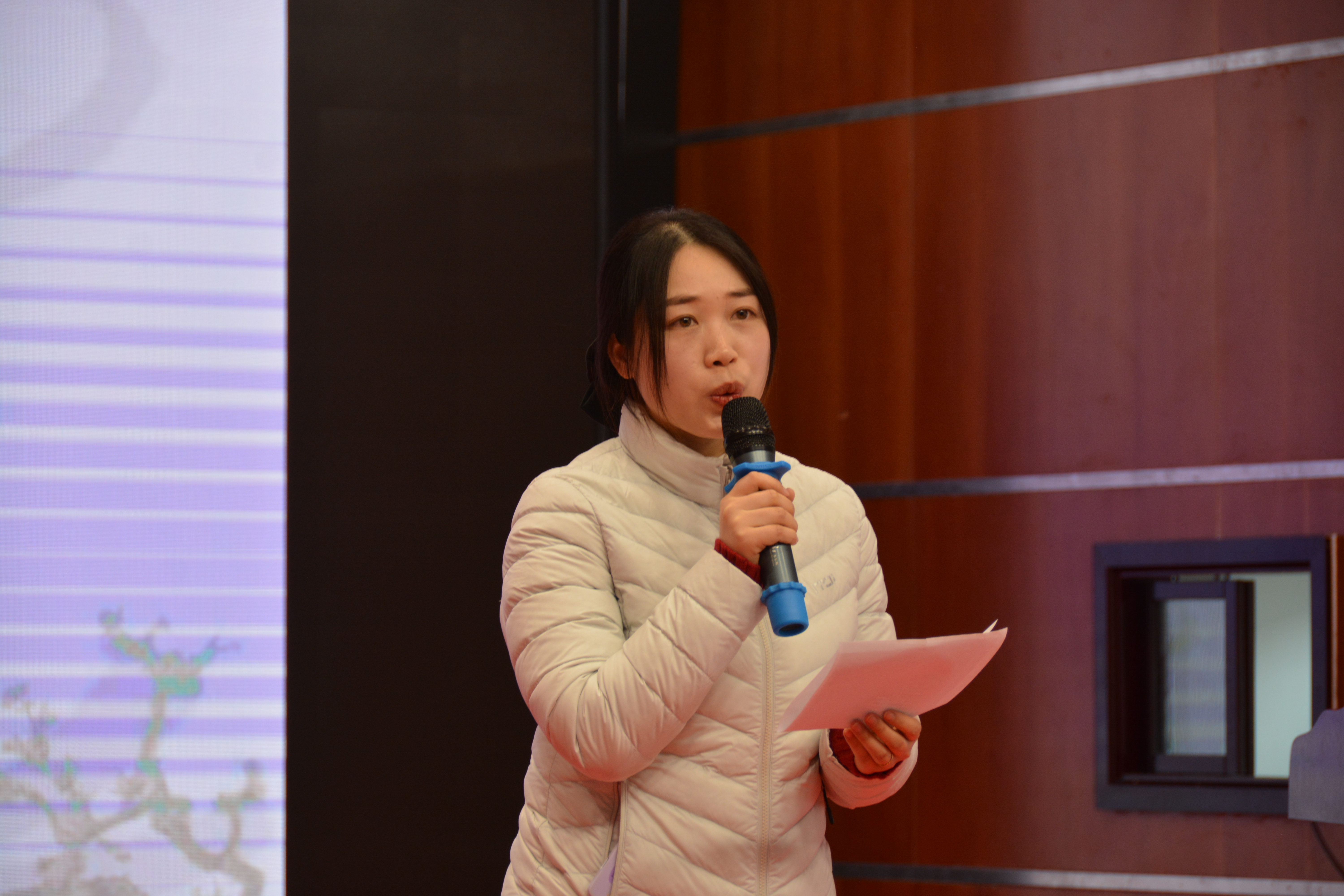 党支部书记,校长孙冬梅以龙年的新春祝福,开启了温馨,坚实的新年规划