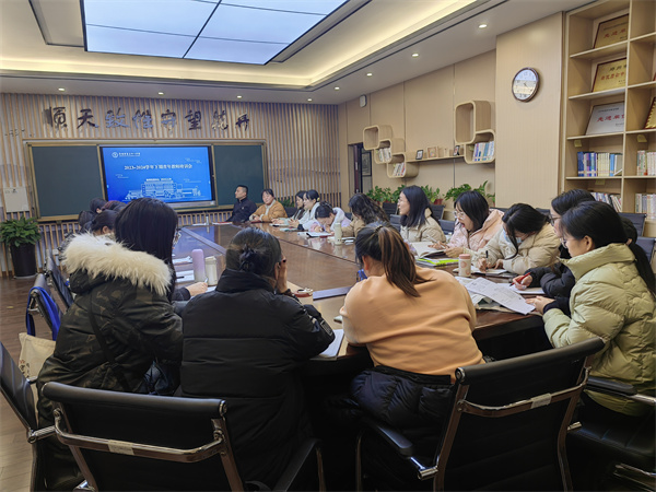 郑州市第五十八中学举行新学期青年教师第一次会议