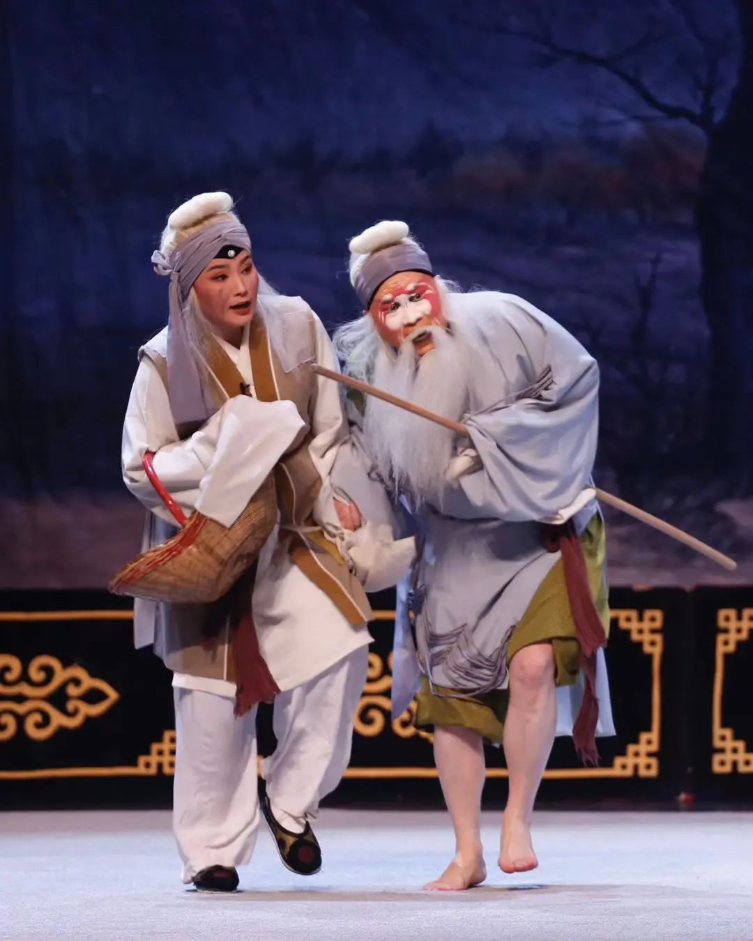 曲剧三女拜寿精彩上演师带徒谱写传承佳话