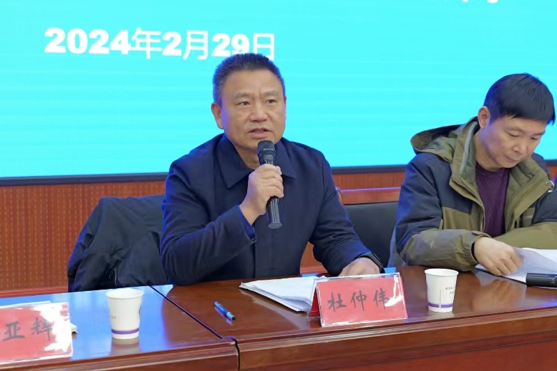原洛龙区教育局局长,原洛阳市第一高级中学校长张欣在培训中强调,本次