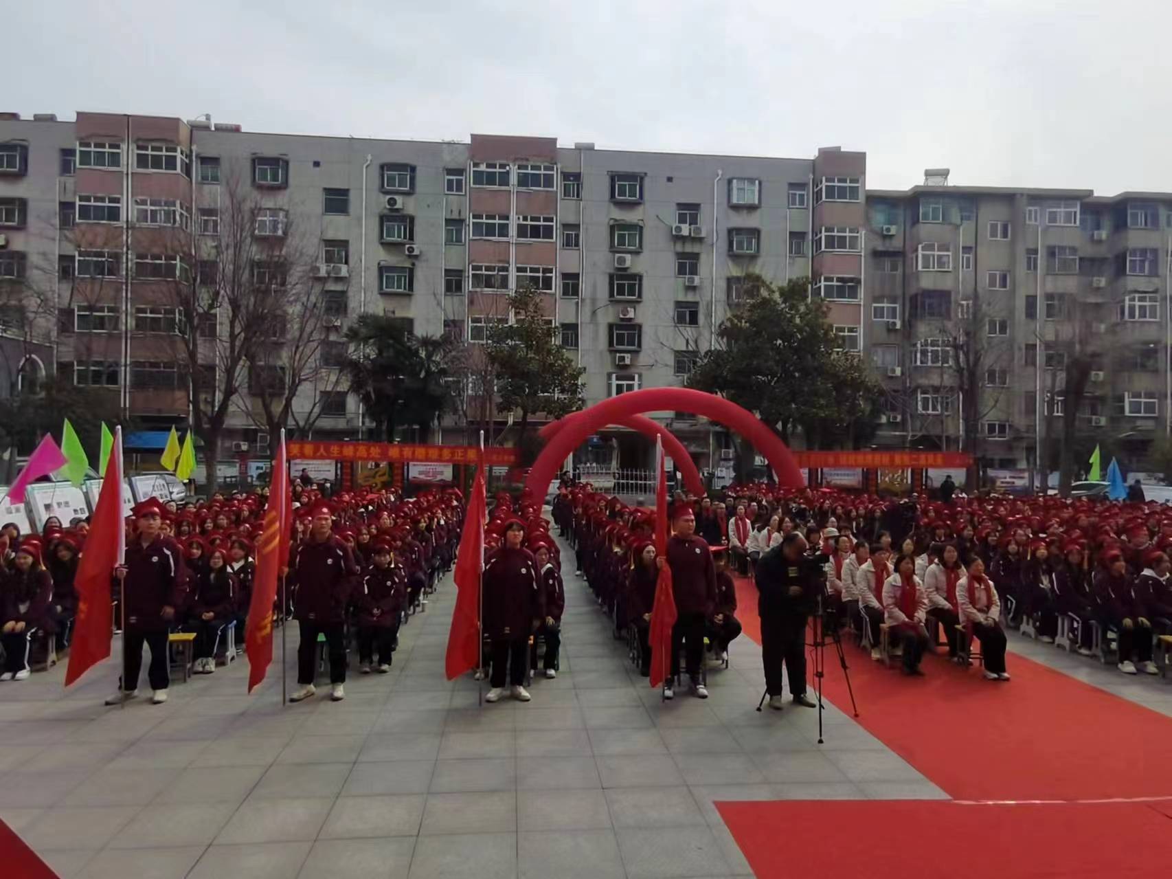 漯河二高举行2024届高三学子成人礼暨高考百日誓师大会-大象网