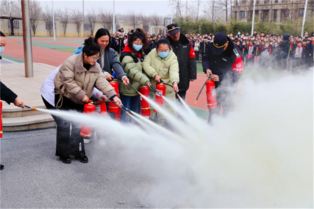 郑州市金水区第二实验小学举行消防疏散演练主题活动