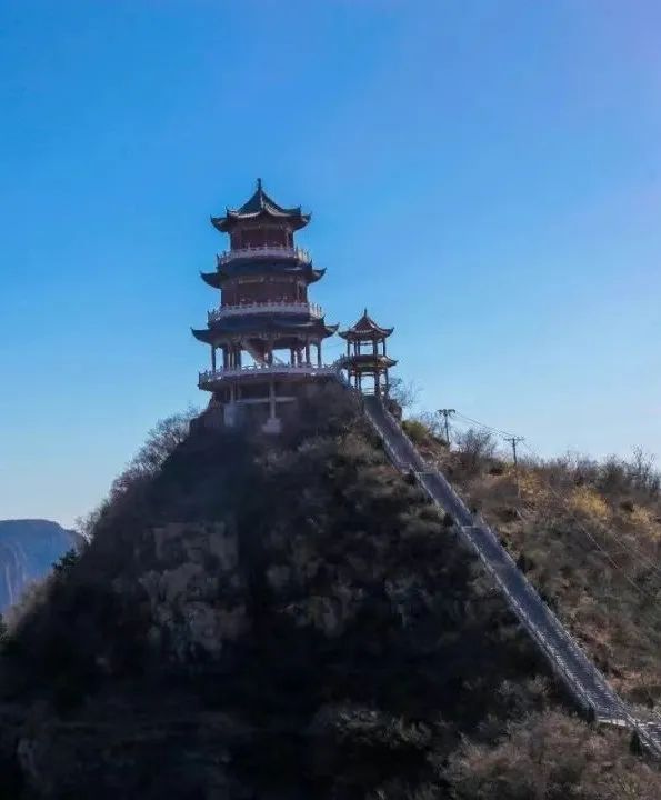 景区地址:新乡市卫辉市狮豹头乡龙卧岩景区