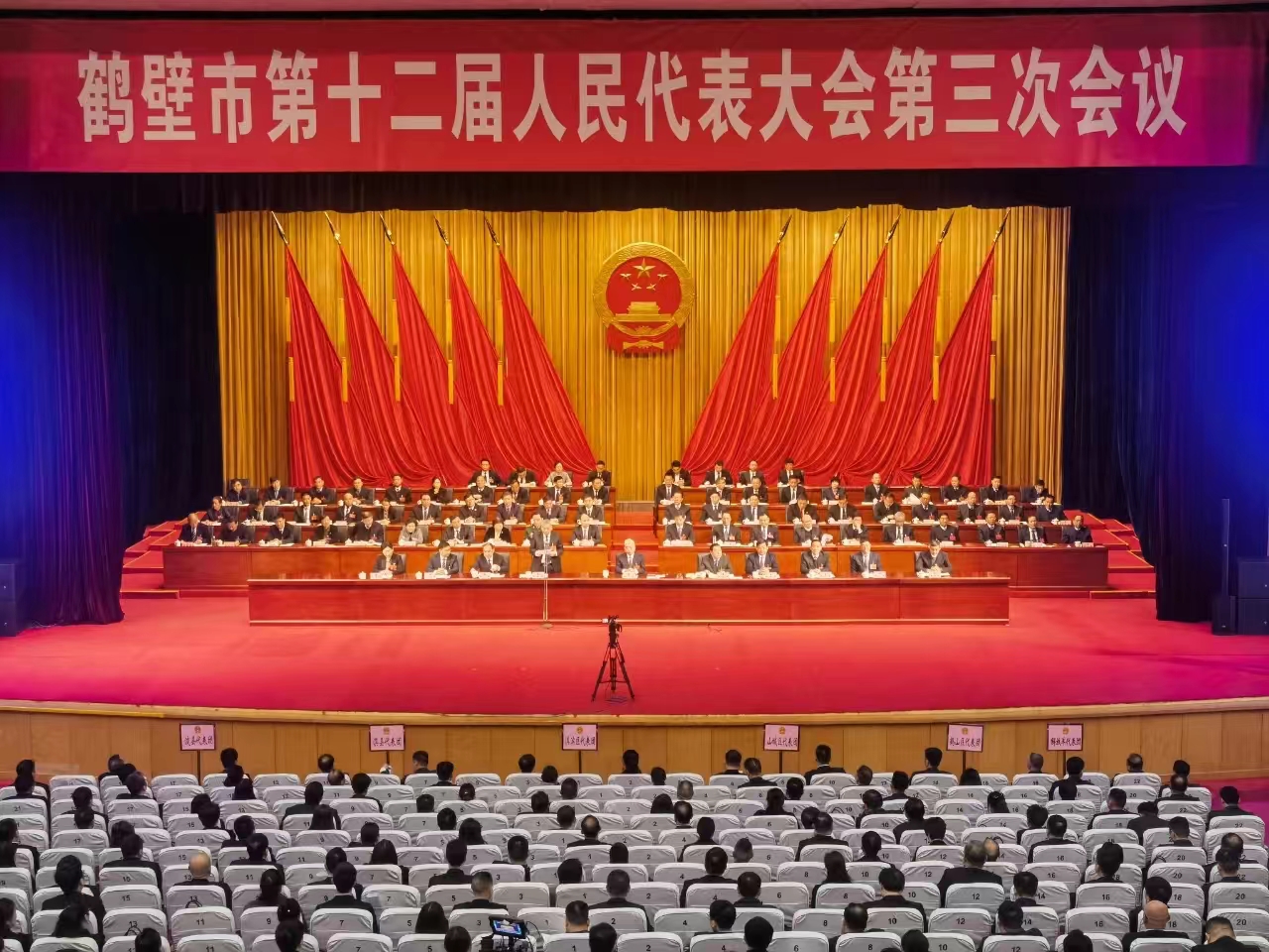 十二届人大三次会议第三次全体会议上,选举李可为鹤壁市人民政府市长