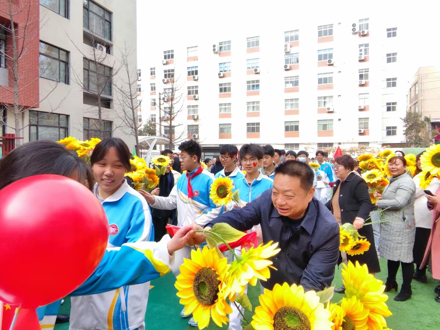 二七区实验中学(四中南校)2024届中考百日励志大会-大象网