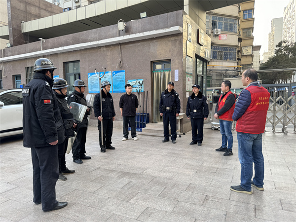 郑州一中教育集团三中校区开展防恐演练