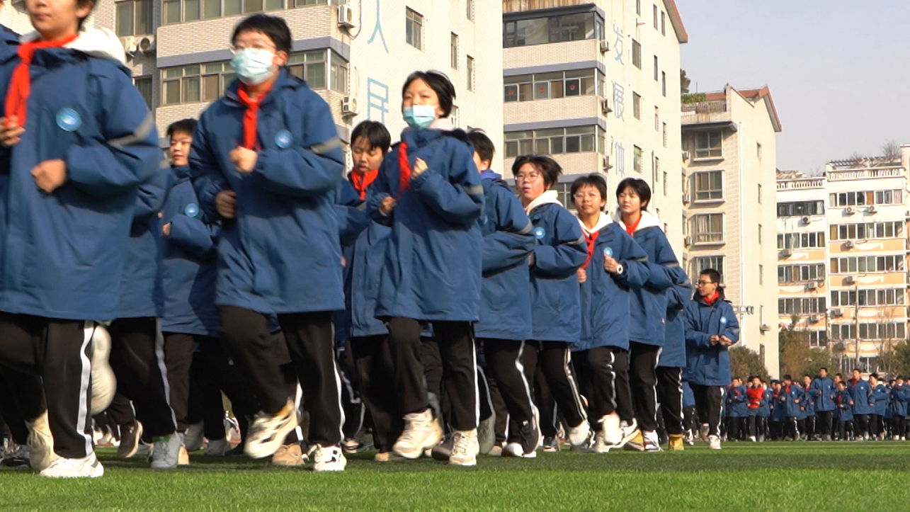 河南省实验中学体育教研组组长闫崇文表示,考试标准降低后大多数考生