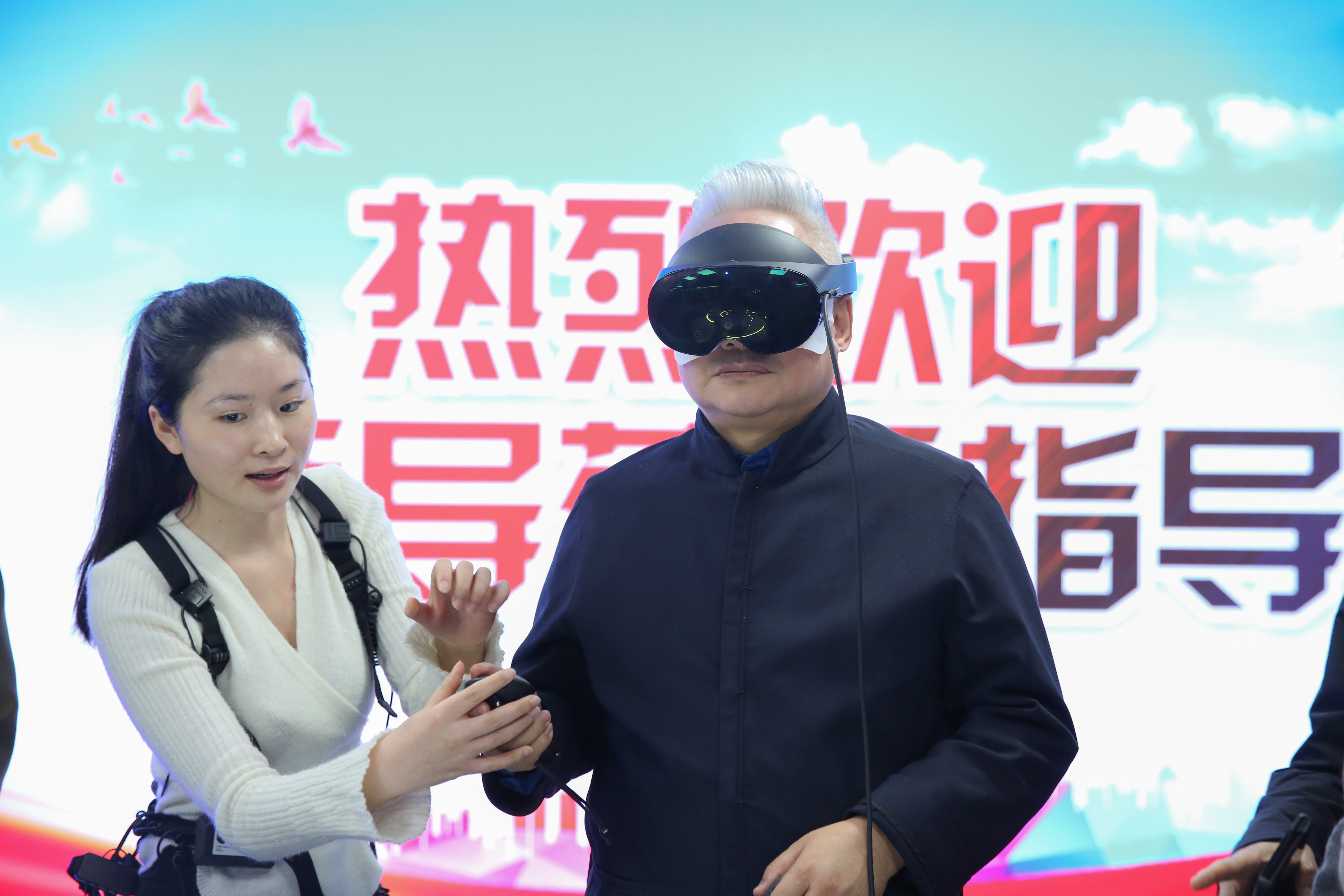 国乐大师方锦龙受聘河南影视集团,河南文影集团艺术专家仪式-大象网